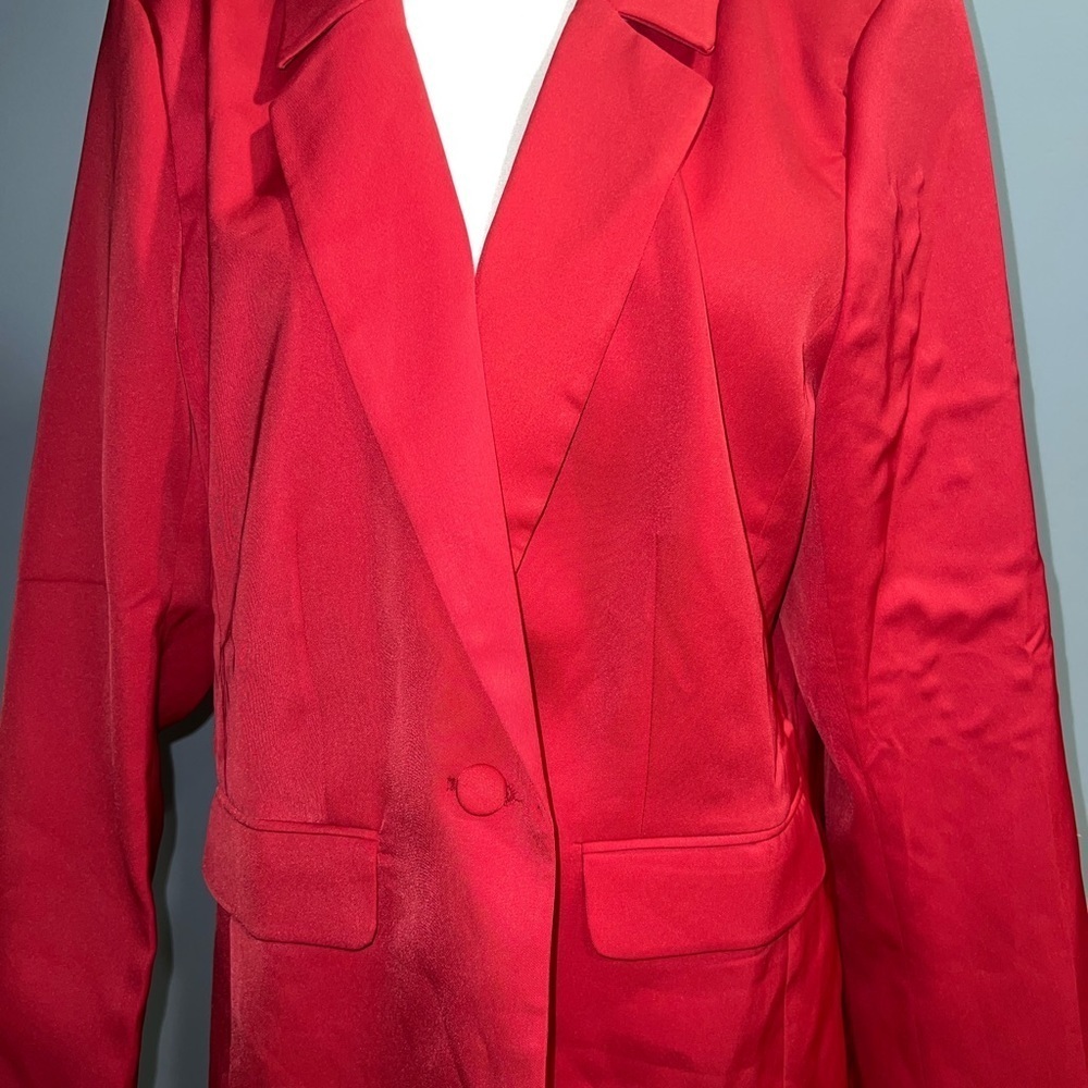 Pretty garden- Red coat - Picture 3 of 8